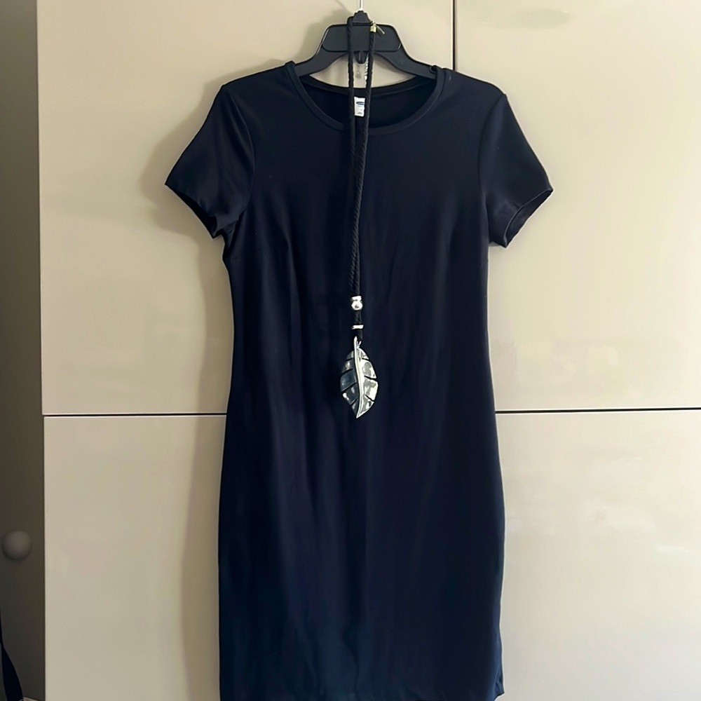 Versatile Short Sleeve Black Dress•M size